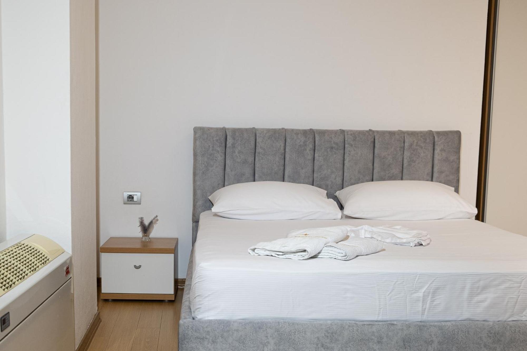 Albjona Guesthouse Tirana Buitenkant foto