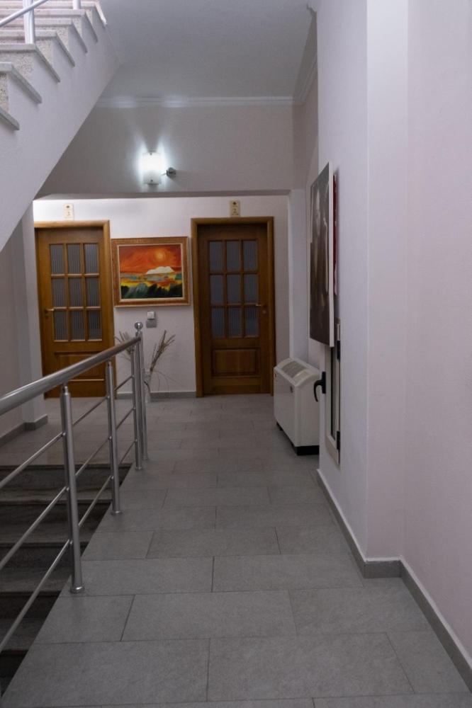 Albjona Guesthouse Tirana Buitenkant foto